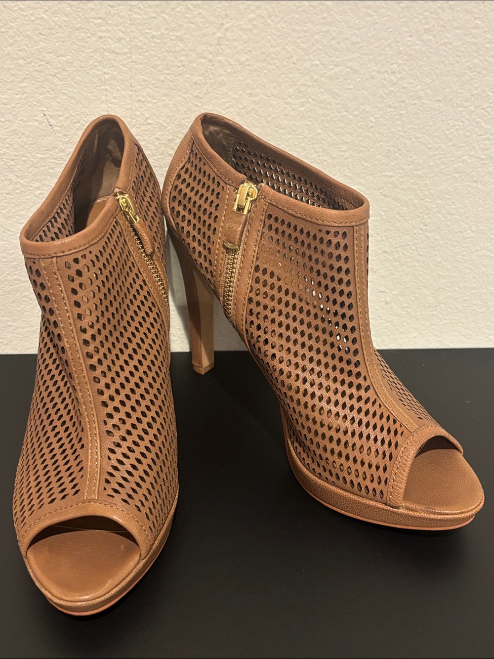 Vince Camuto Nude Perforated Peep-Toe Heeled Booties sz 8.5